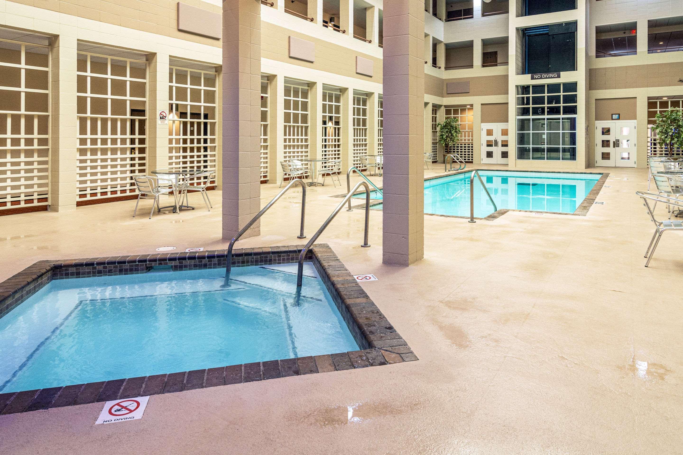 Quality Inn & Suites Virginia Экстерьер фото