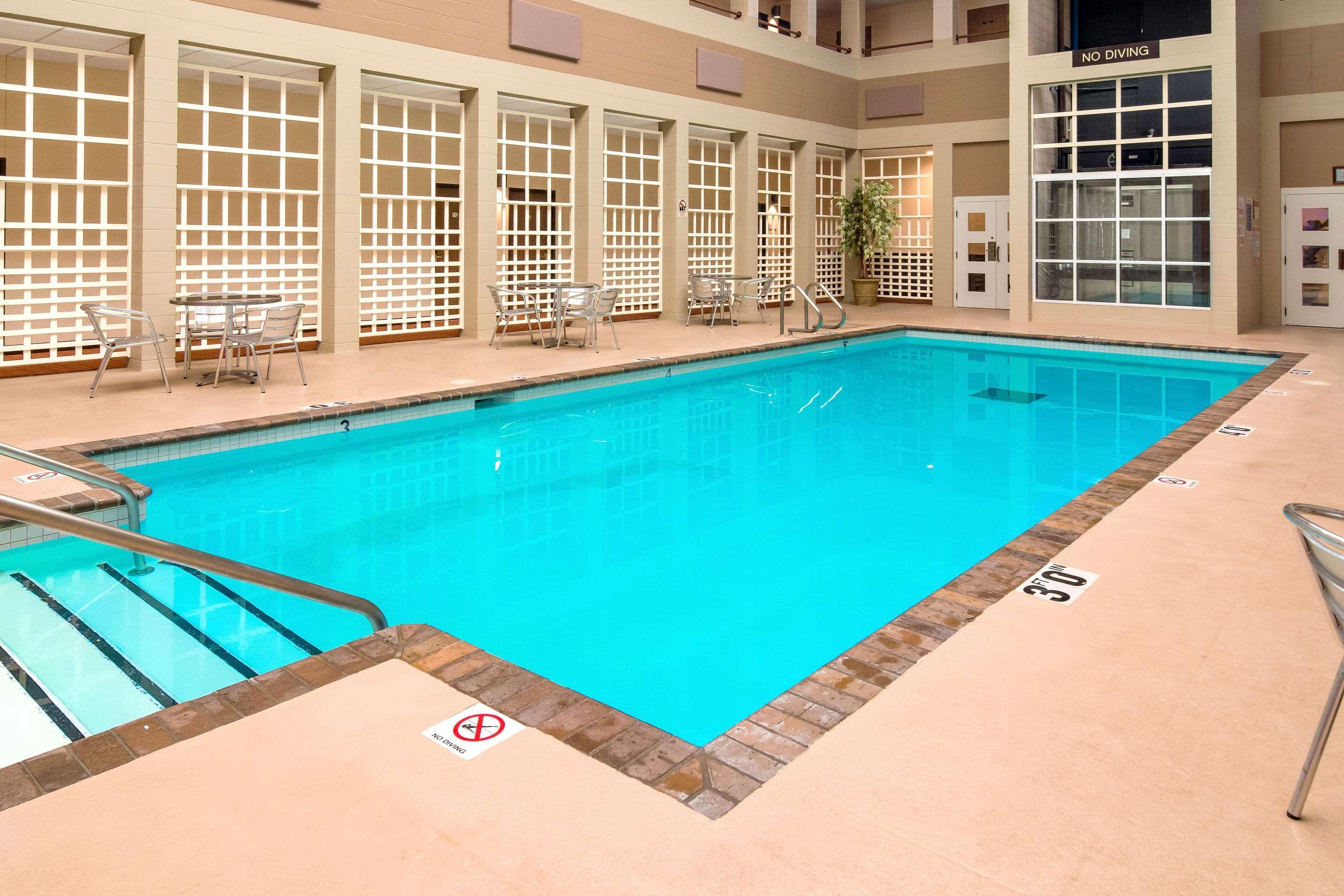 Quality Inn & Suites Virginia Экстерьер фото