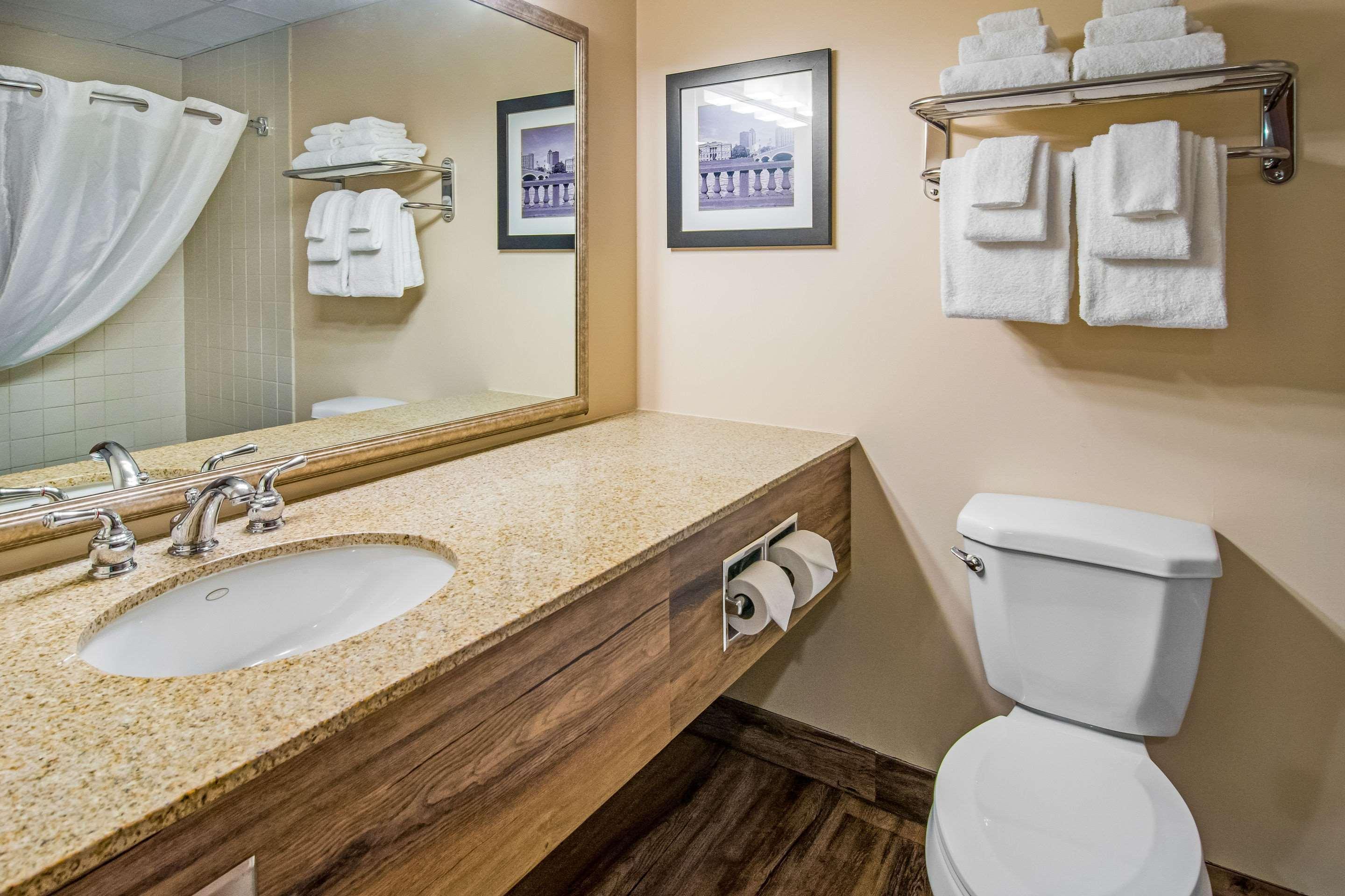 Quality Inn & Suites Virginia Экстерьер фото